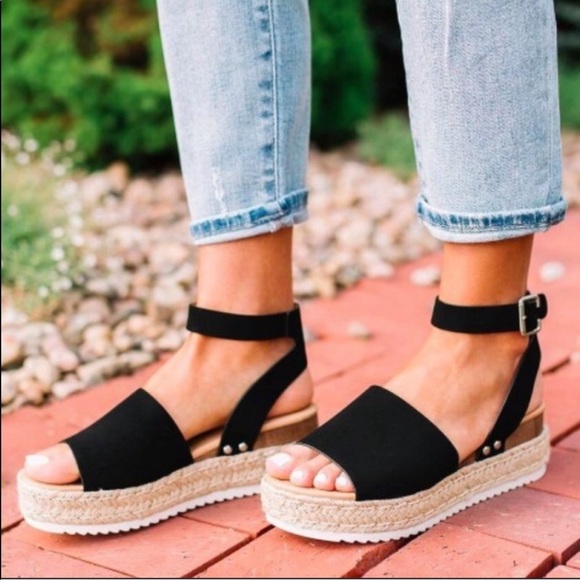 NEW Luna Platform Sandal- in Black - Picture 7 of 7